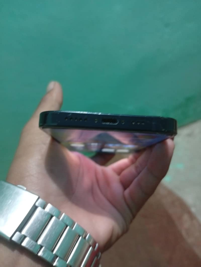 Apple iPhone 14 4