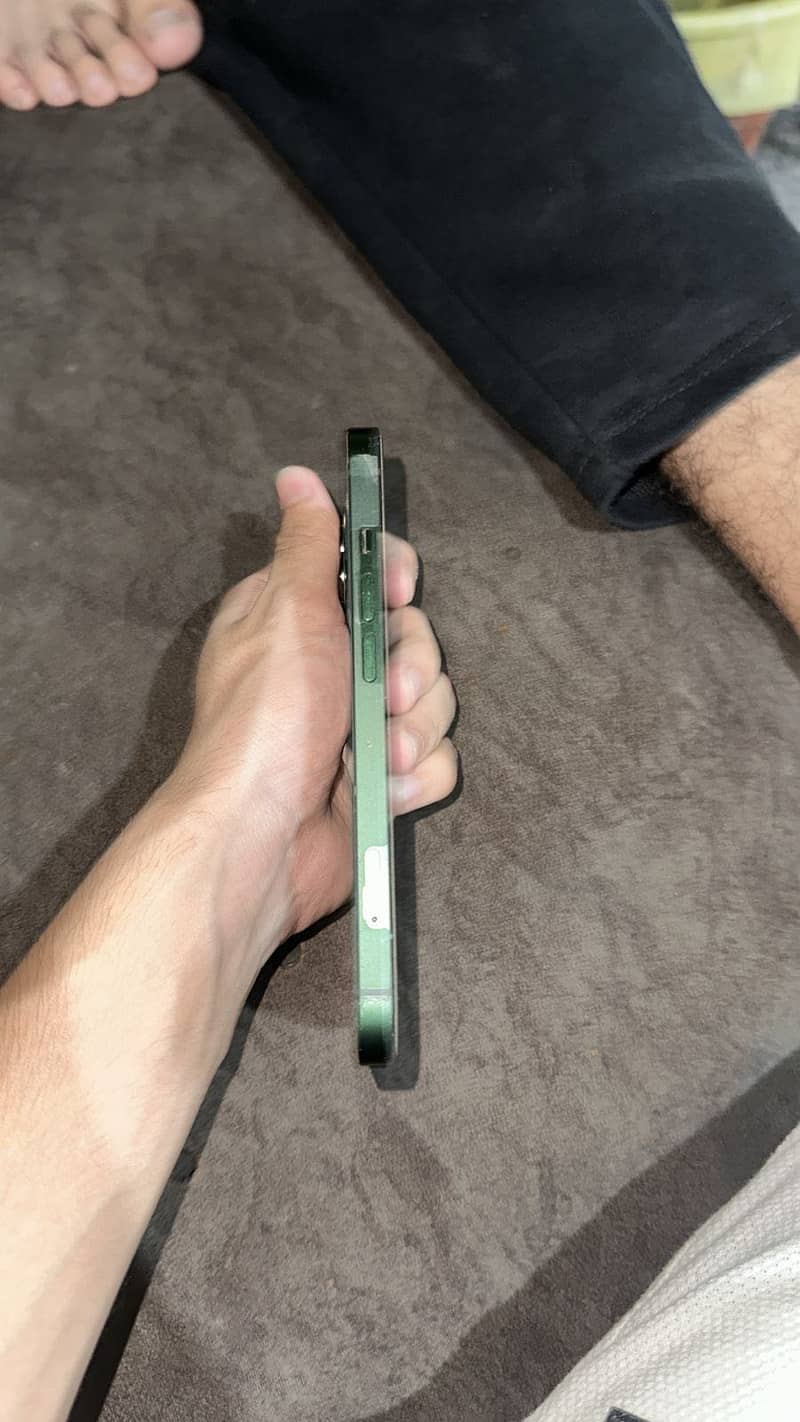 Apple iPhone 13 2