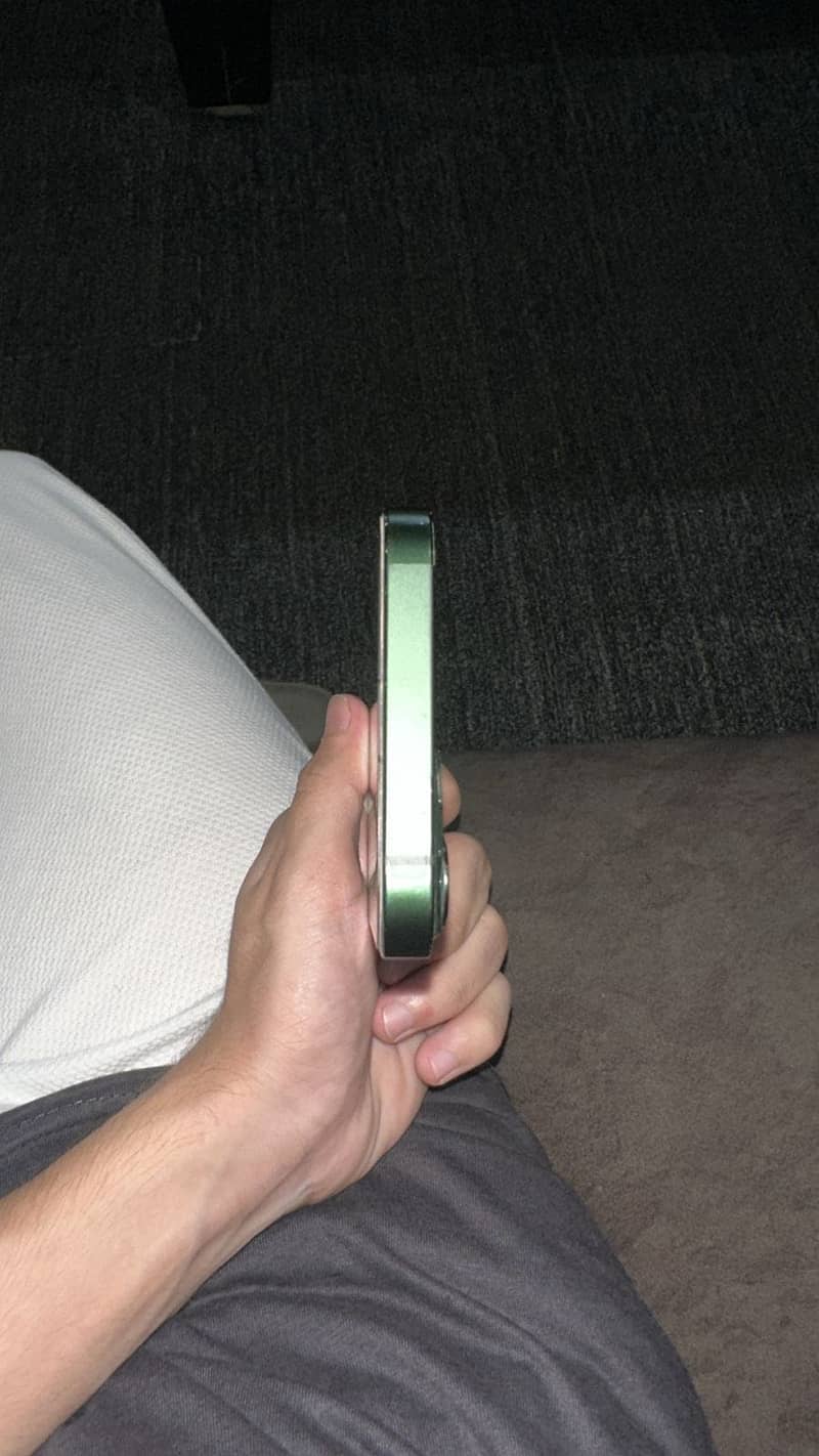 Apple iPhone 13 5