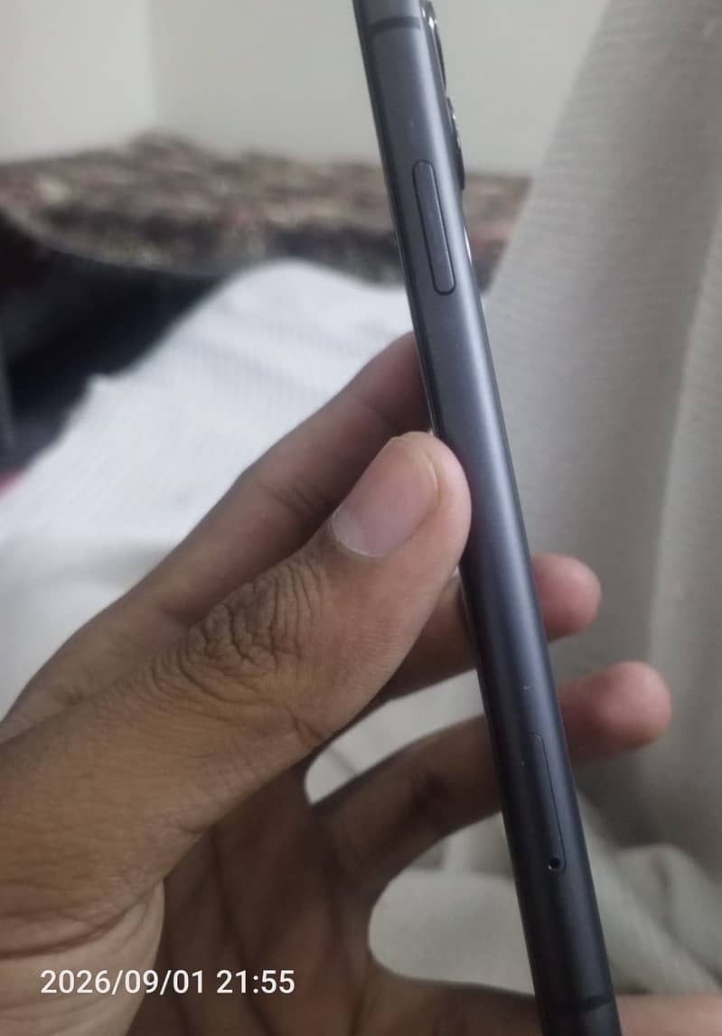 Apple iPhone 11 4