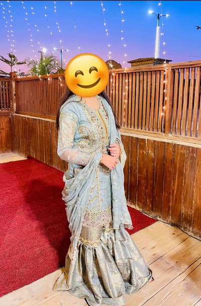 grey ghrara set excellent condition in medium to large size