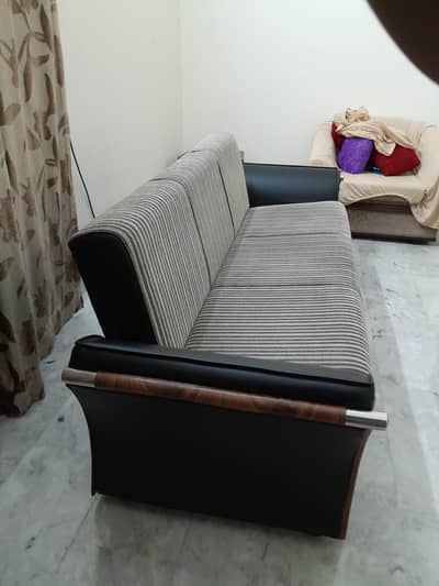 sofa cum bed for urgent sale  phone no 03334323510