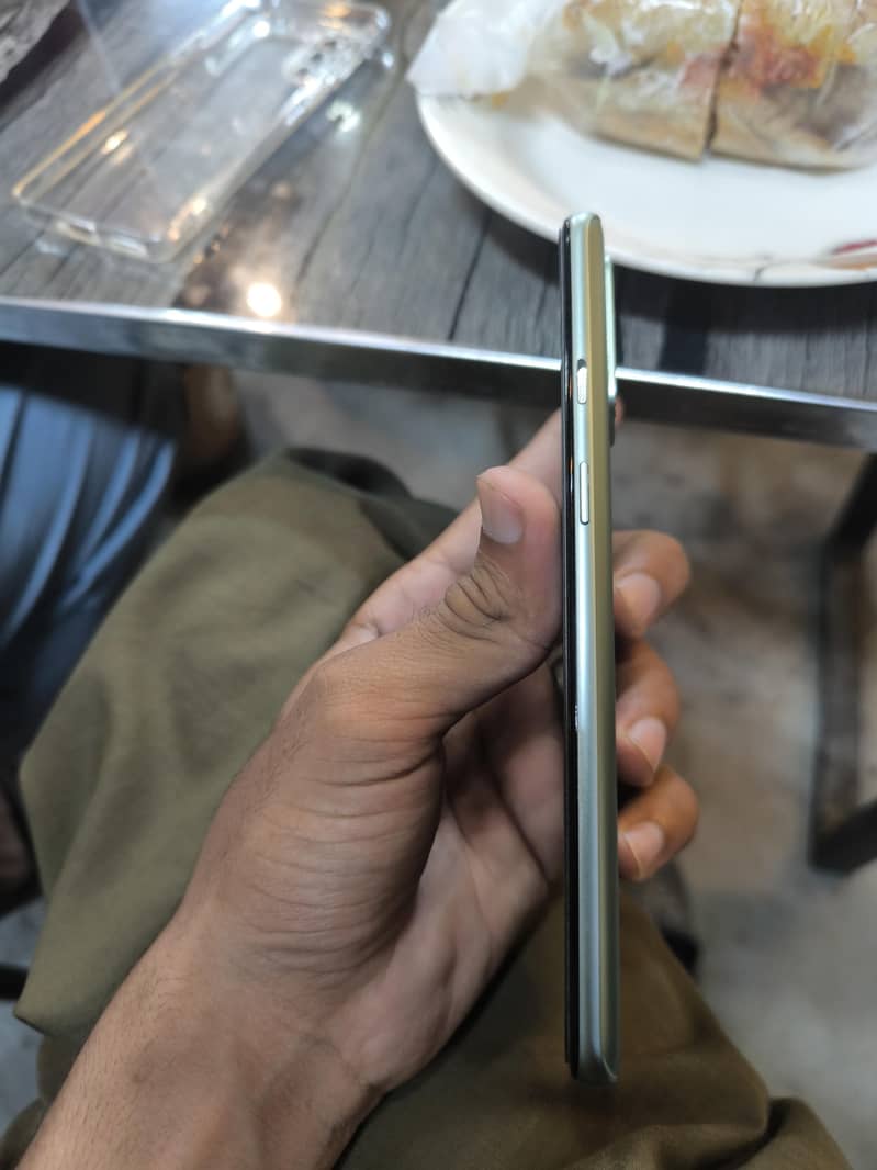 One Plus 9R 1