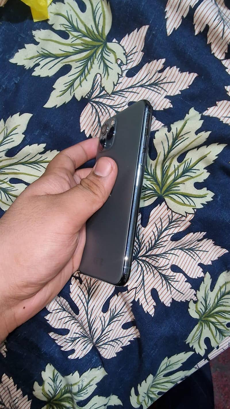 Apple iPhone 11 Pro 3