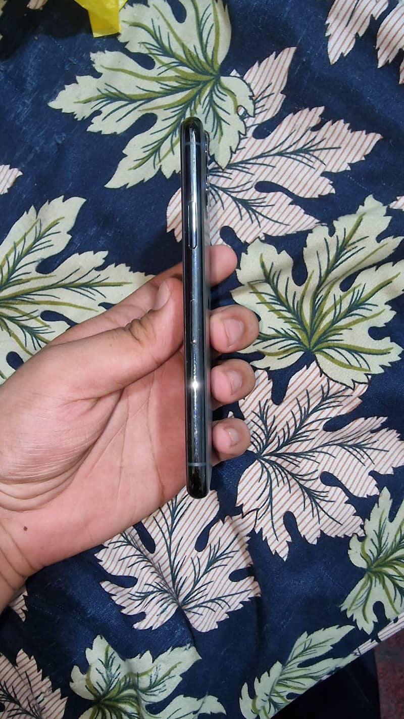 Apple iPhone 11 Pro 5