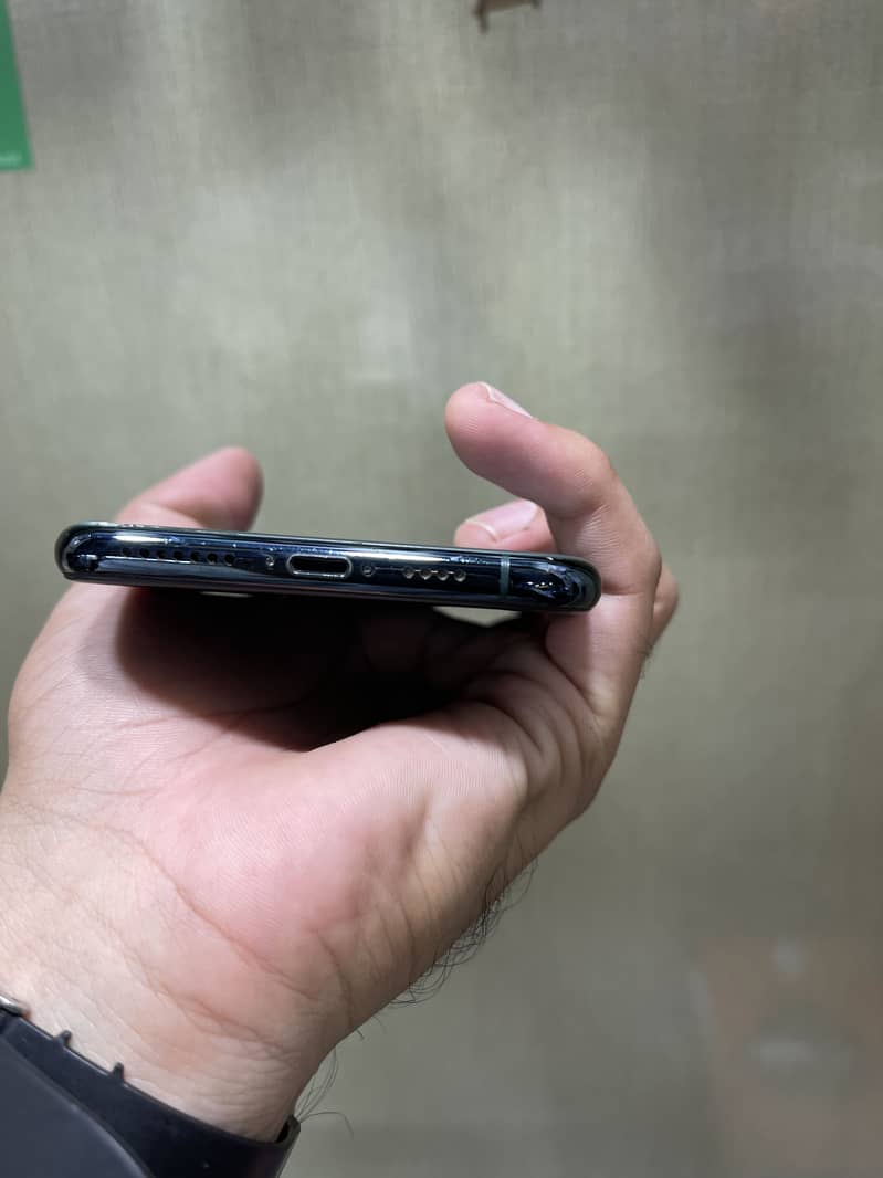 Apple iPhone 11 Pro Max 2
