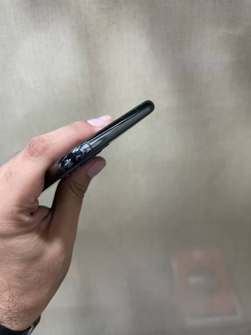Apple iPhone 11 Pro Max 4
