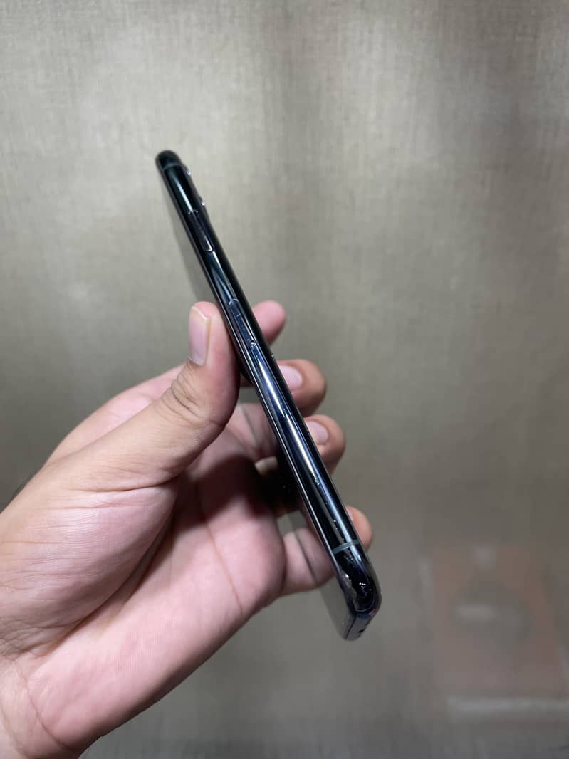 Apple iPhone 11 Pro Max 6