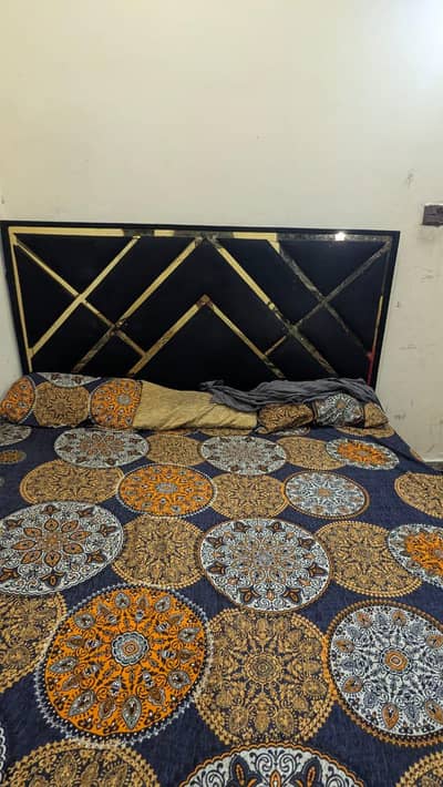 bed with sring mattress,