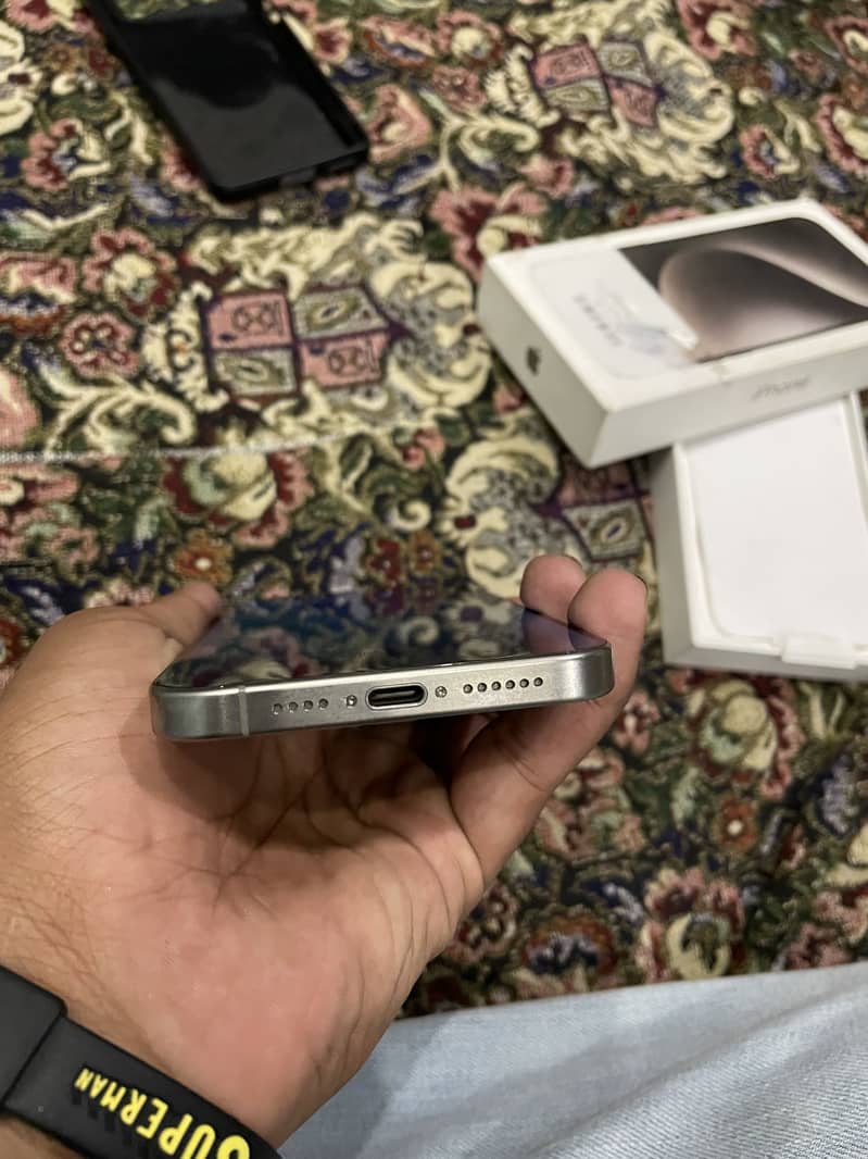 Apple iPhone 15 Pro Max 0
