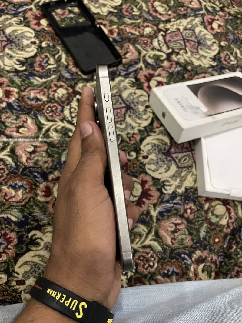 Apple iPhone 15 Pro Max 3