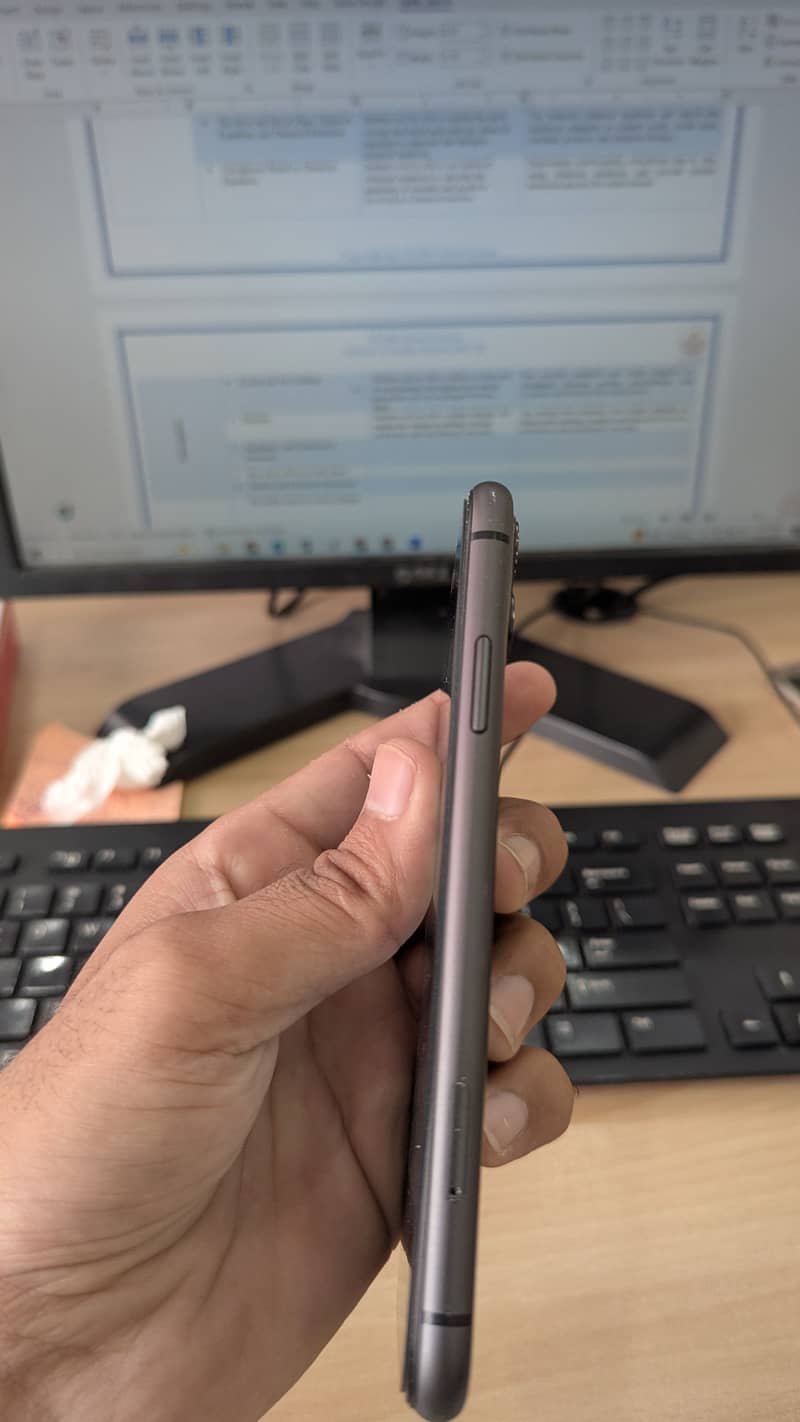 Apple iPhone 11 3