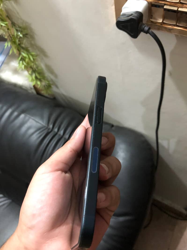 Apple iPhone 13 1