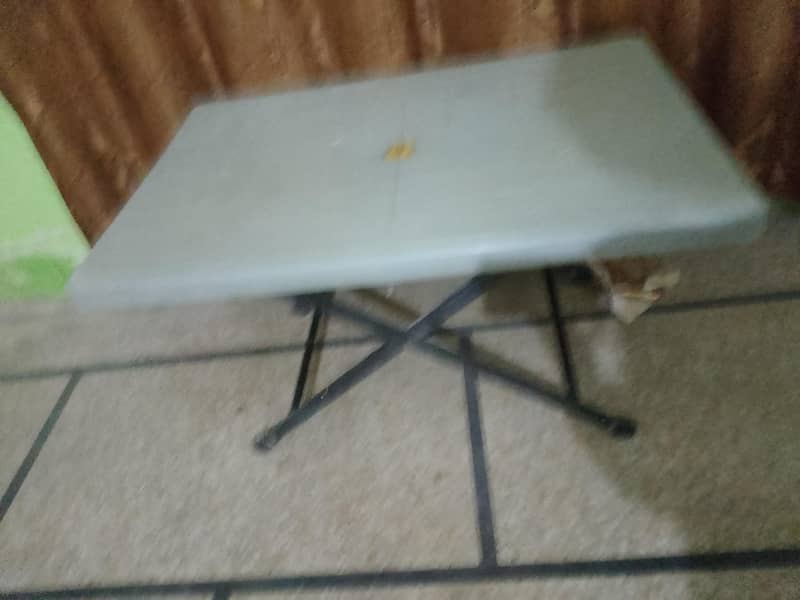 plastic folding table 3