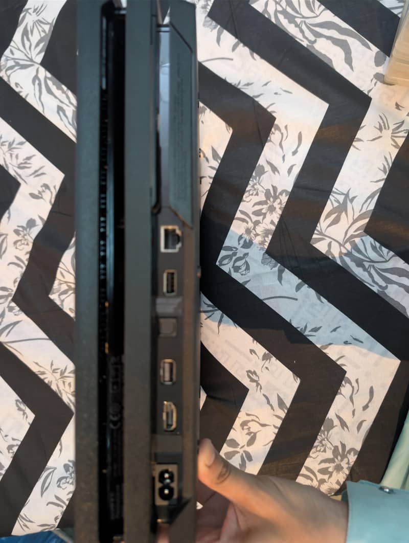 PS4 pro 1tb 1