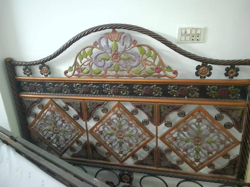 iron bed 0