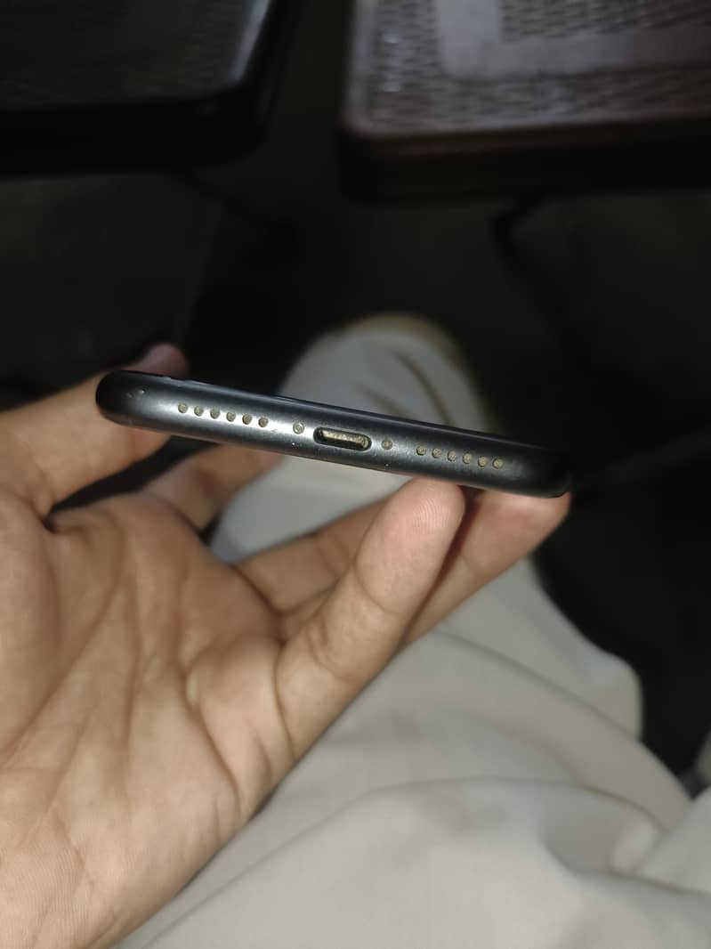 Apple iPhone 11 3