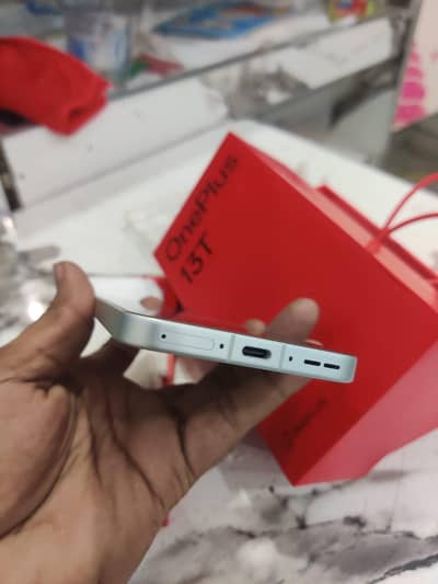 oneplus 13t  4month sim time 12+12/256GB