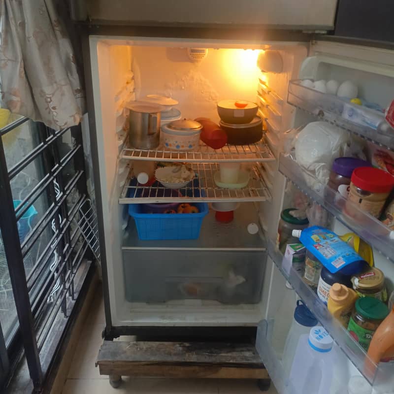 working condition refregerator 3