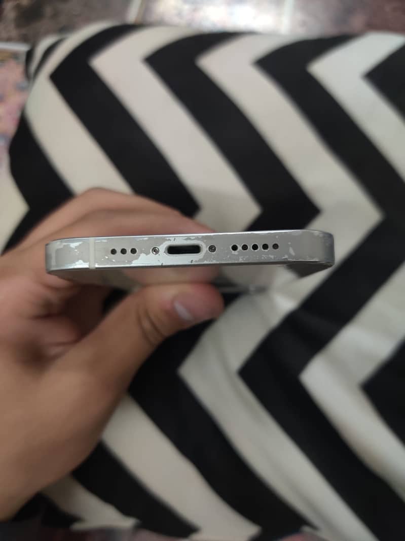 Apple iPhone 12 3