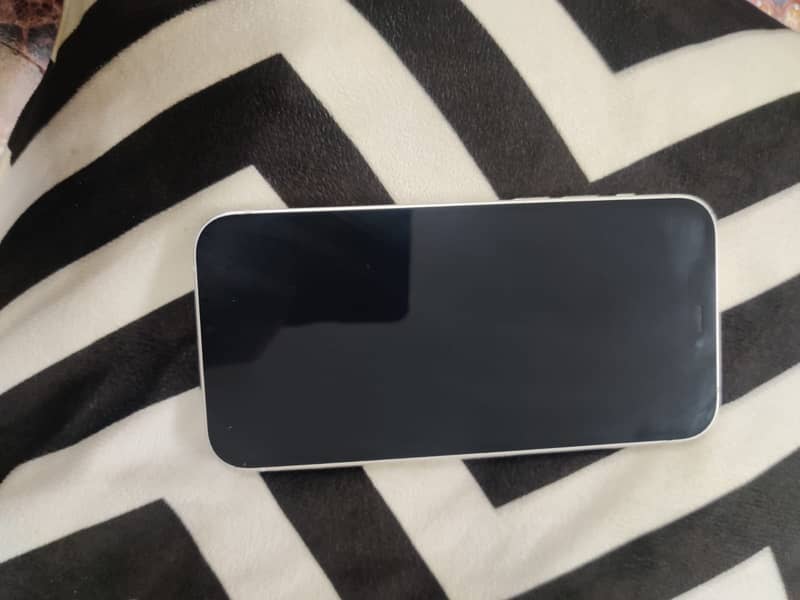 Apple iPhone 12 4