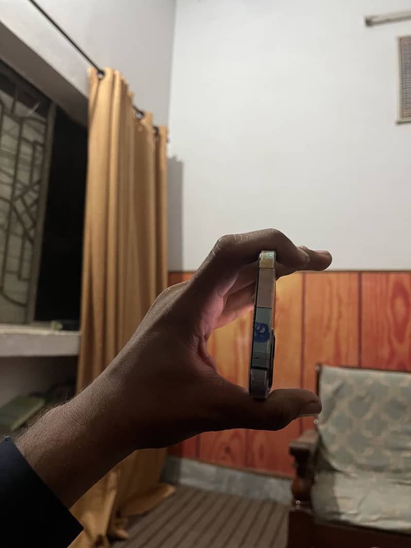 Apple iPhone 13 4