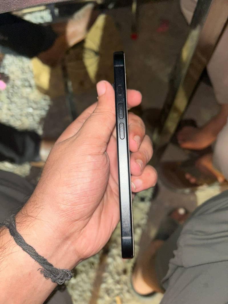 Apple iPhone 16 0