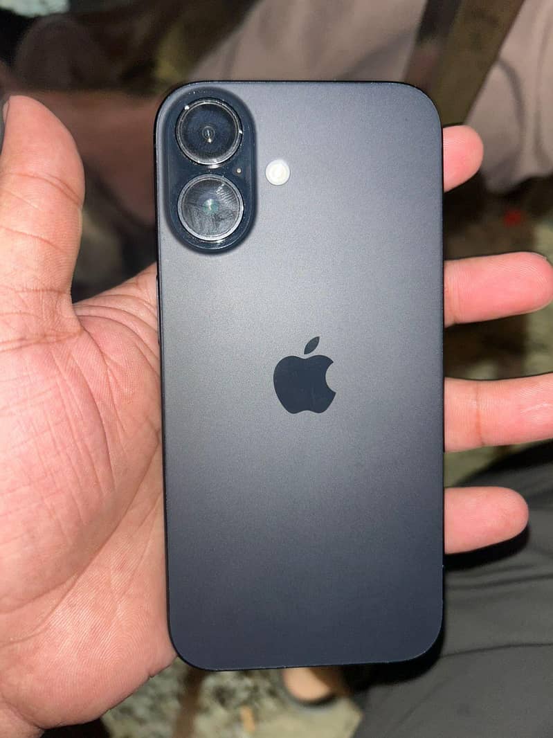 Apple iPhone 16 3