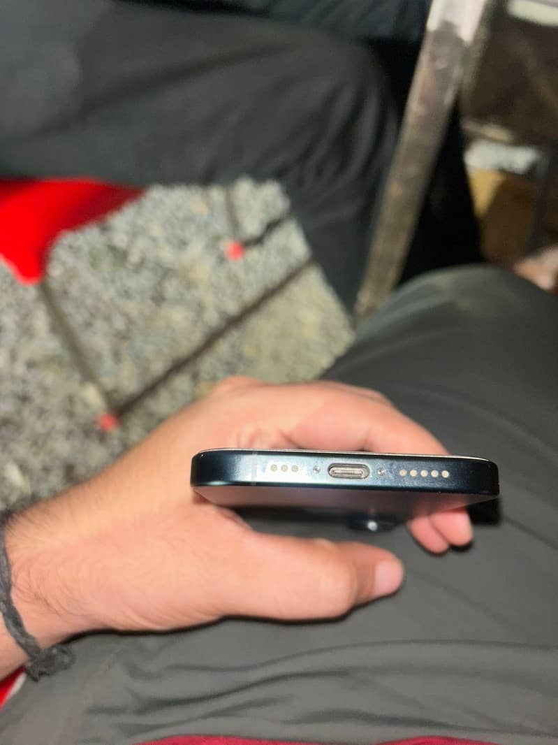 Apple iPhone 16 5
