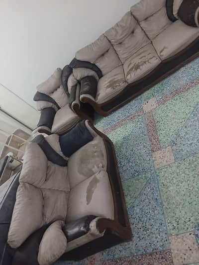7 seter sofa set sirf leader change karna hai warna is mai b kam chalt