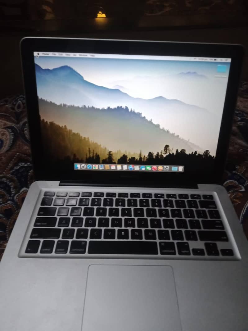 apple MacBook pro 0
