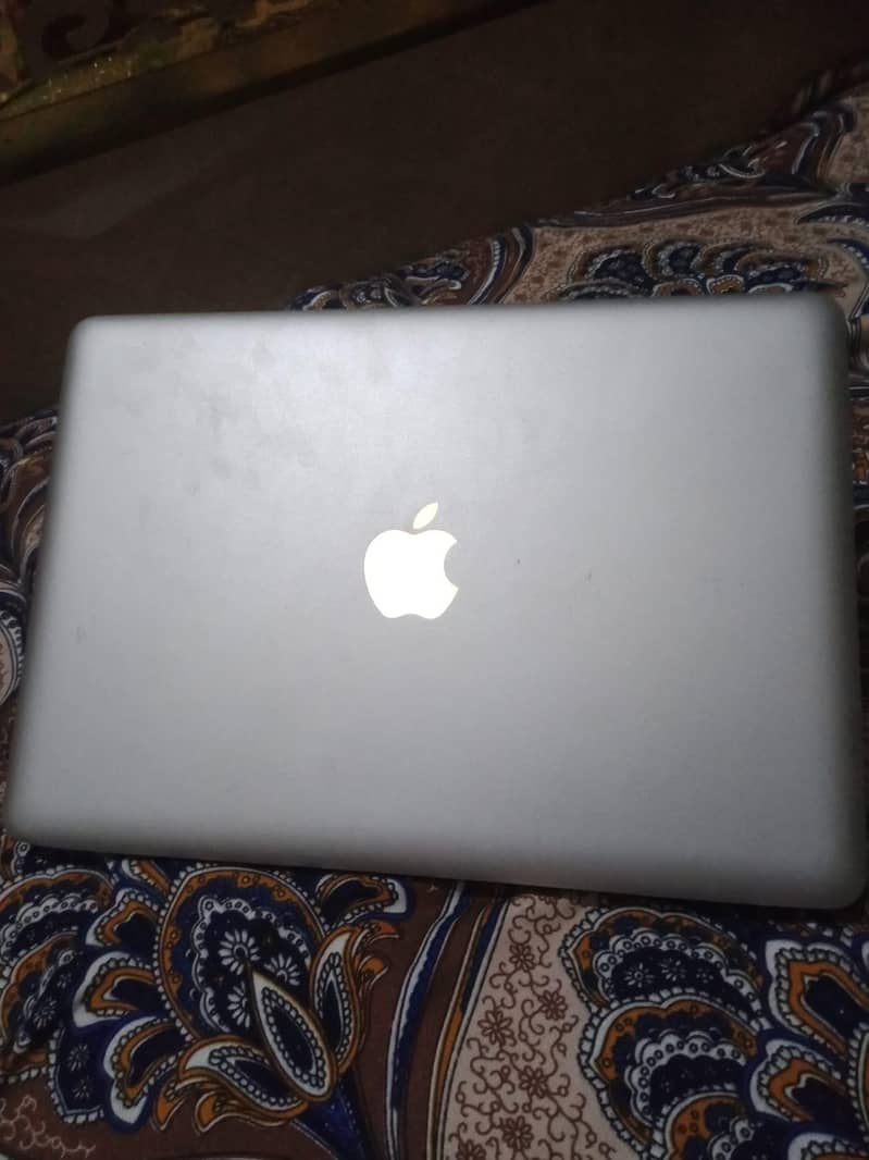 apple MacBook pro 1