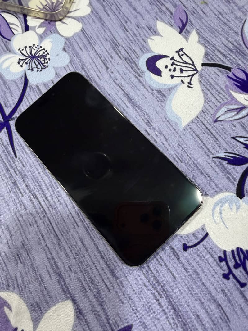 Apple iPhone 15 Pro Max 2