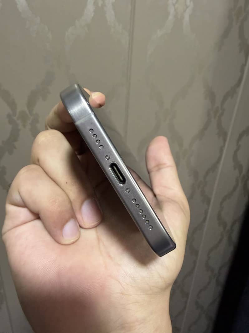 Apple iPhone 15 Pro Max 3