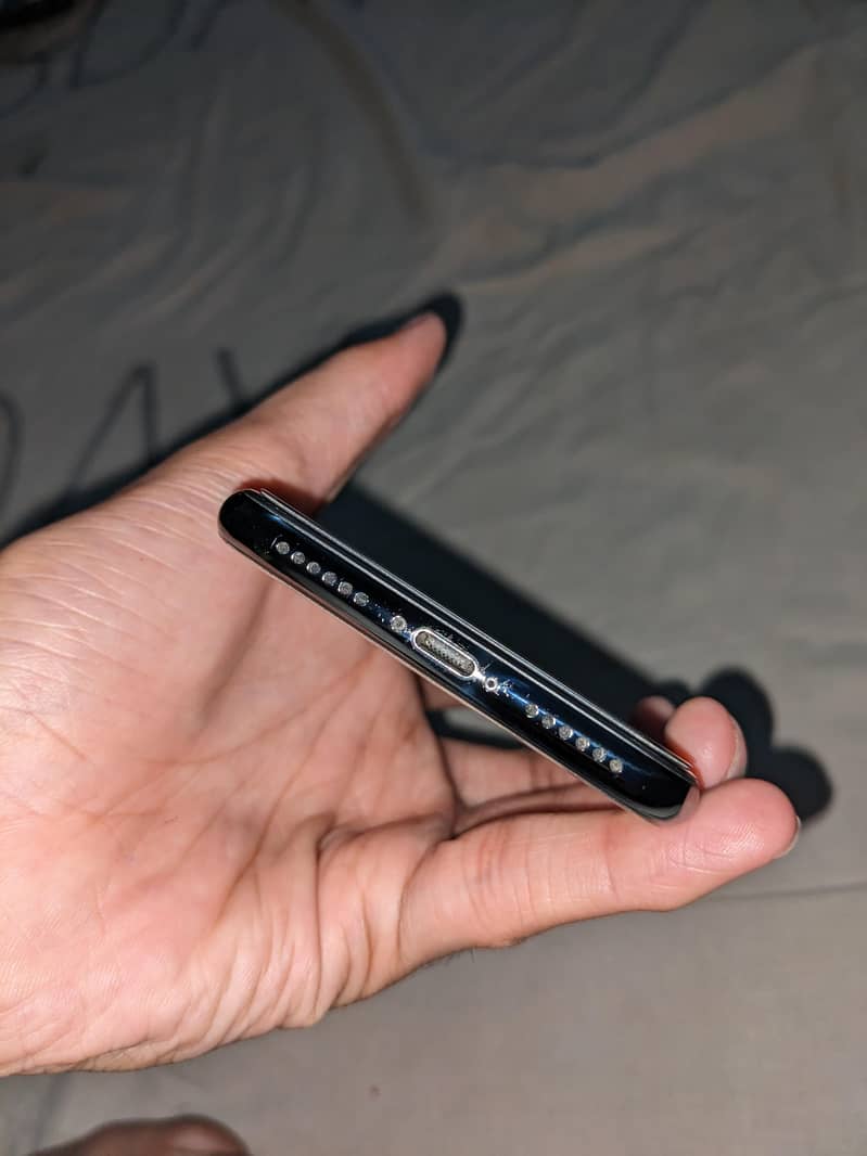 Apple iPhone X 3