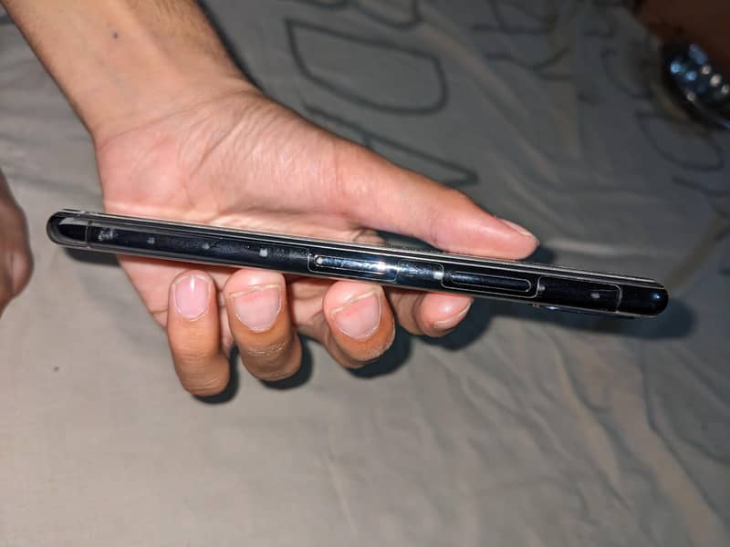 Apple iPhone X 4