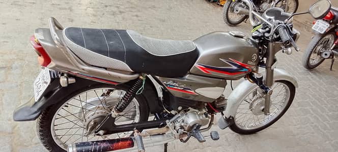 Yamaha janoon silver