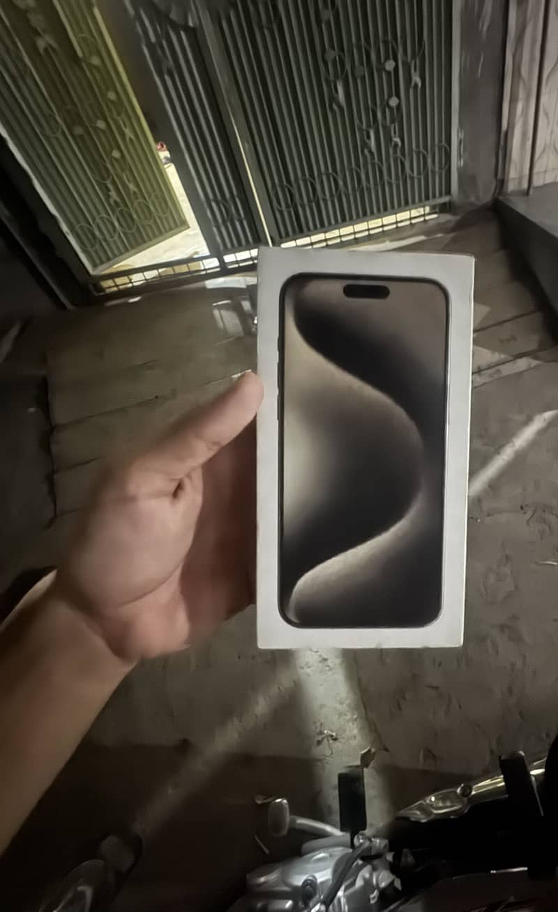 Apple iPhone 15 Pro Max 0