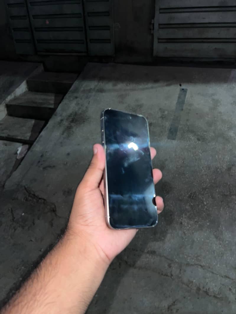 Apple iPhone 15 Pro Max 4