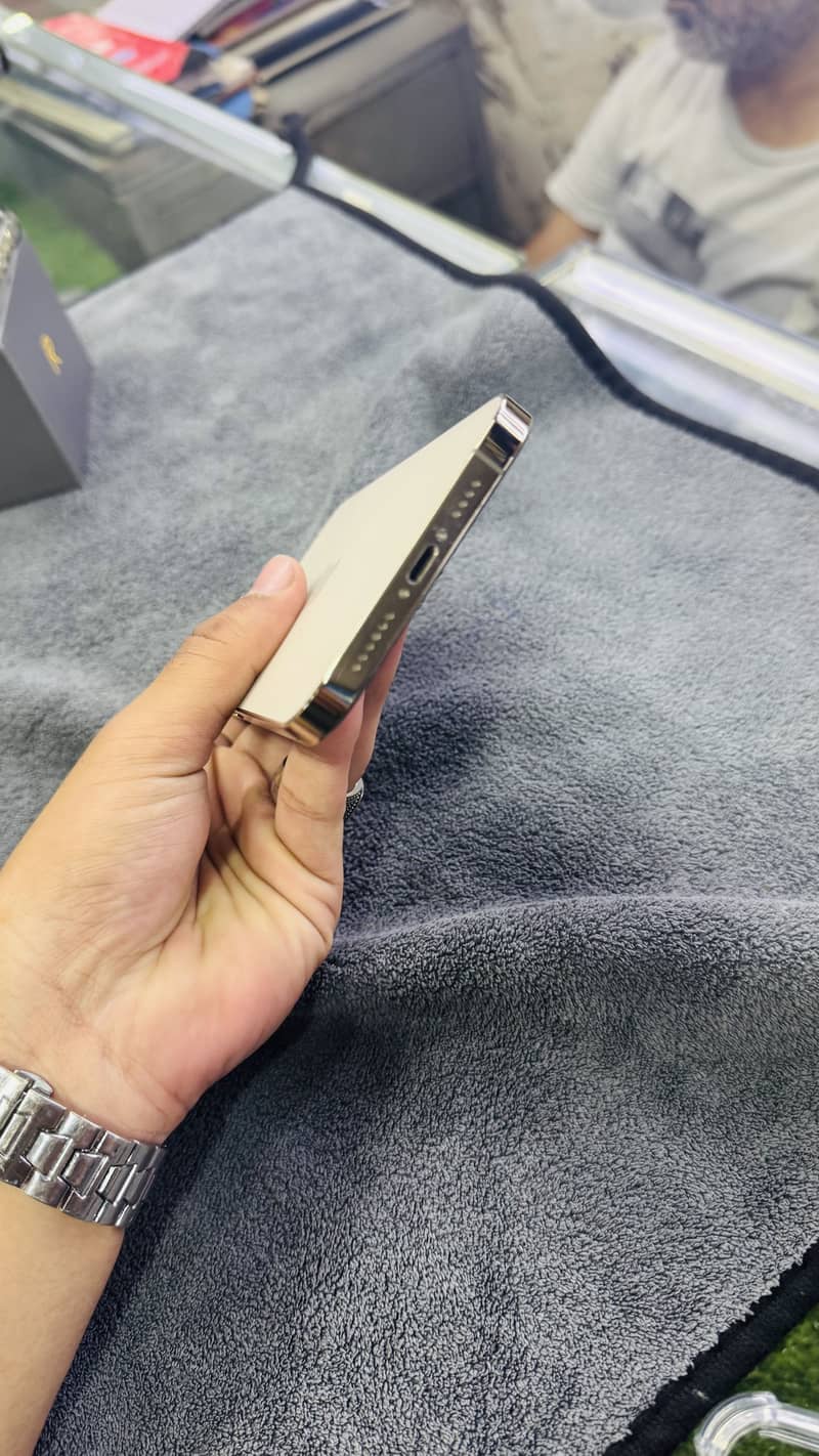 Apple iPhone 12 Pro Max 3