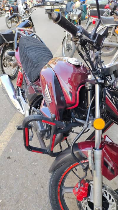 Honda CB150F – 2022 Model | Red | Excellent Condition