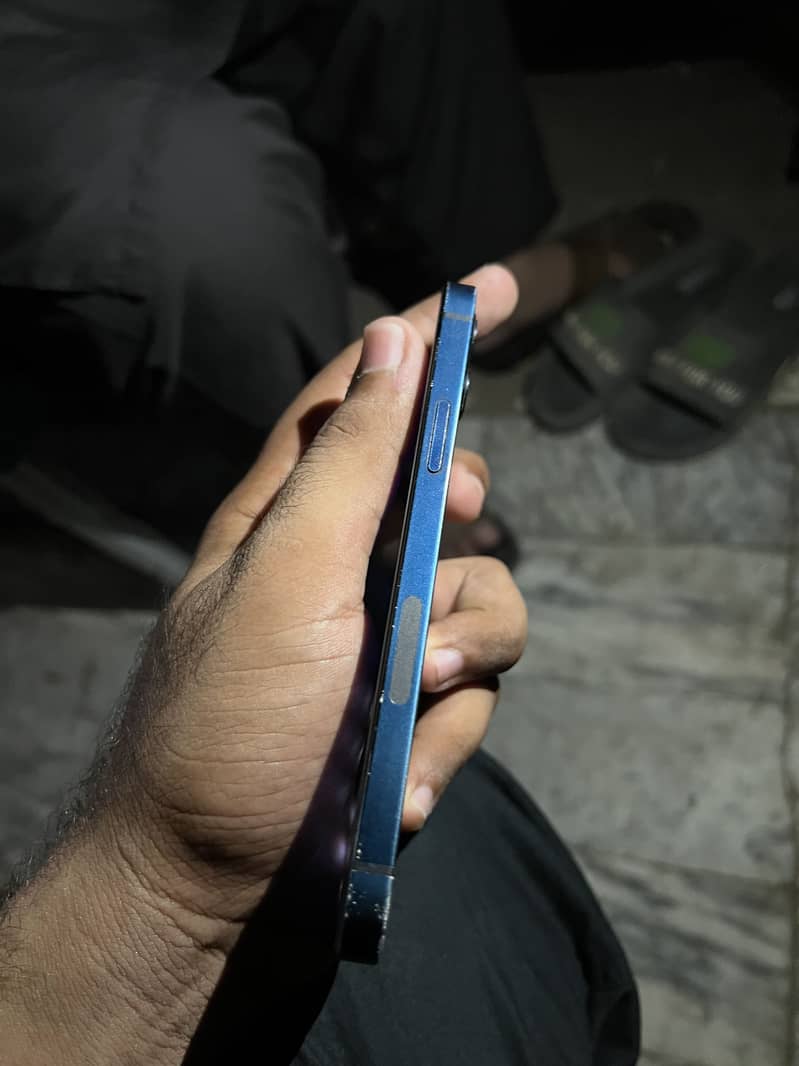 Apple iPhone 12 1