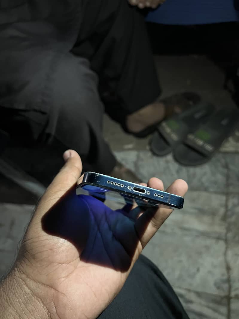 Apple iPhone 12 2