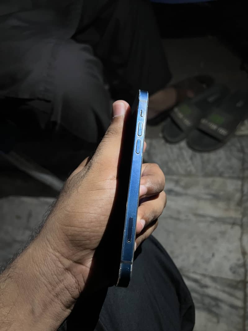 Apple iPhone 12 3