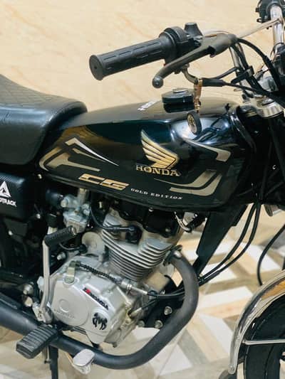 Honda 125 25 model gold edition