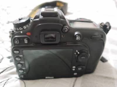 Nikon D7100 DSLR + 18-140mm Lens | Excellent Condition | 2 Batteries