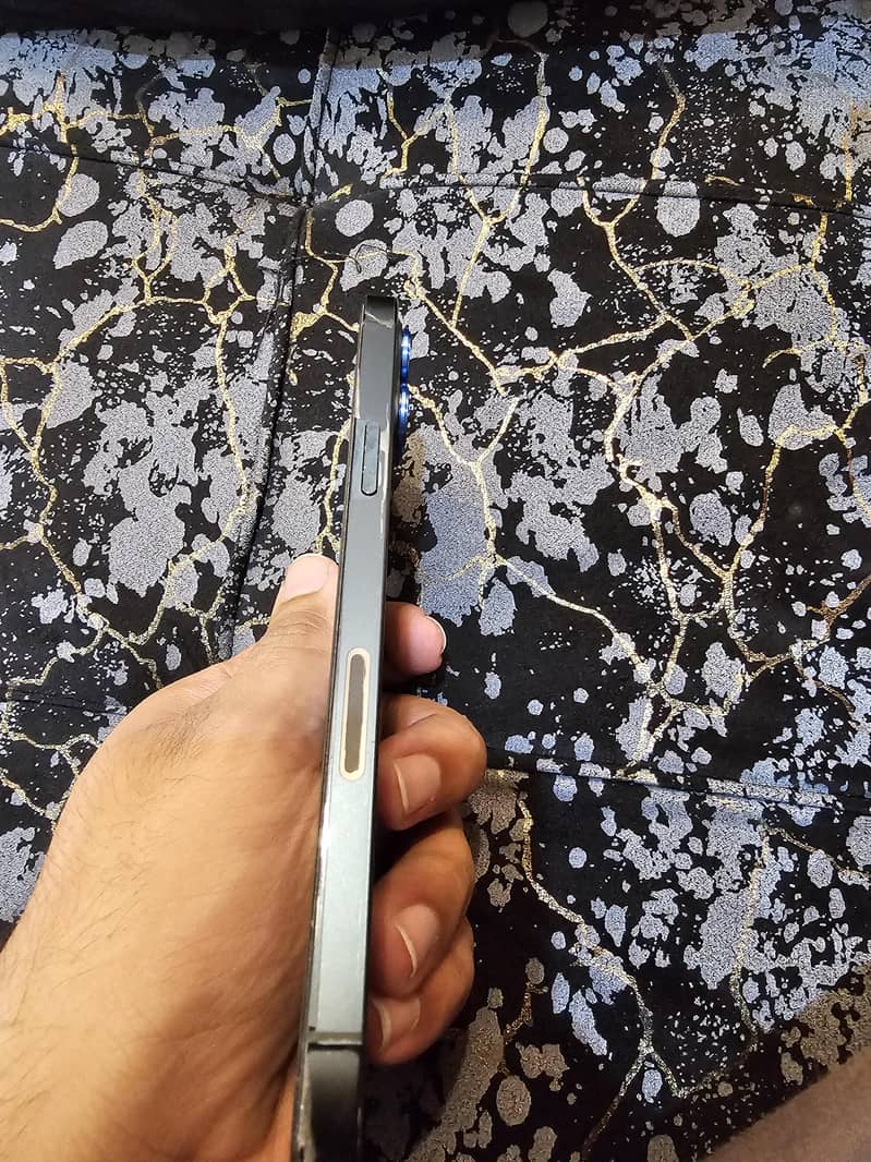 iPhone 12 pro max 3
