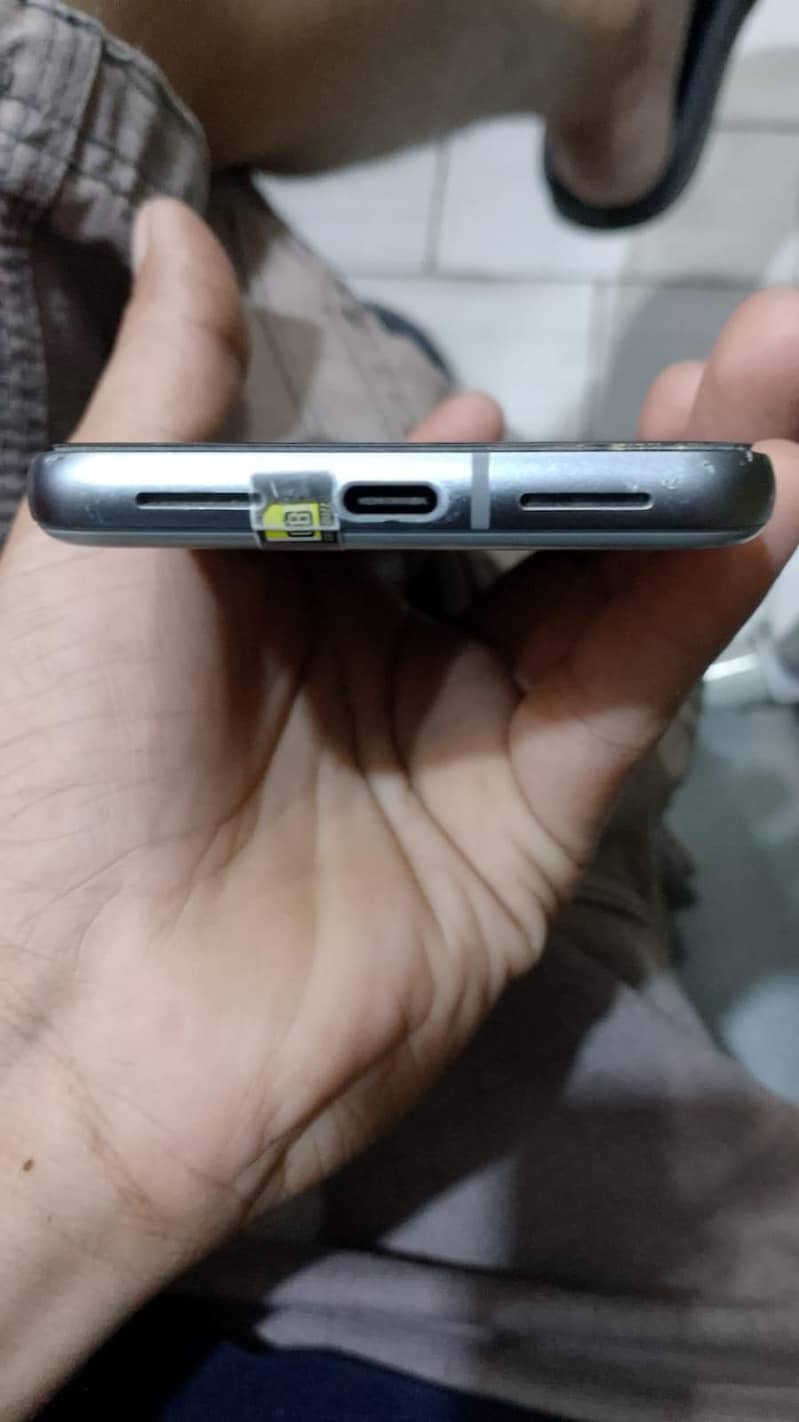 Google Pixel 8 4