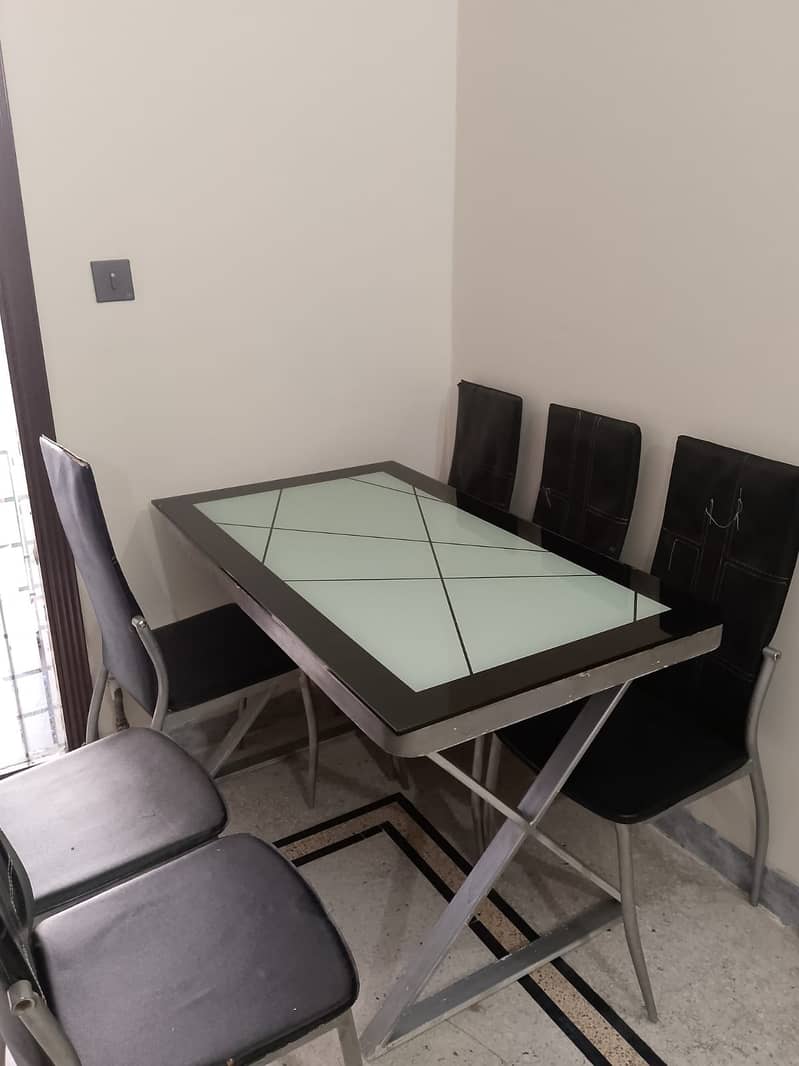 Dining table 0