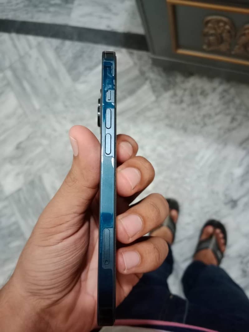 Apple iPhone 13 1
